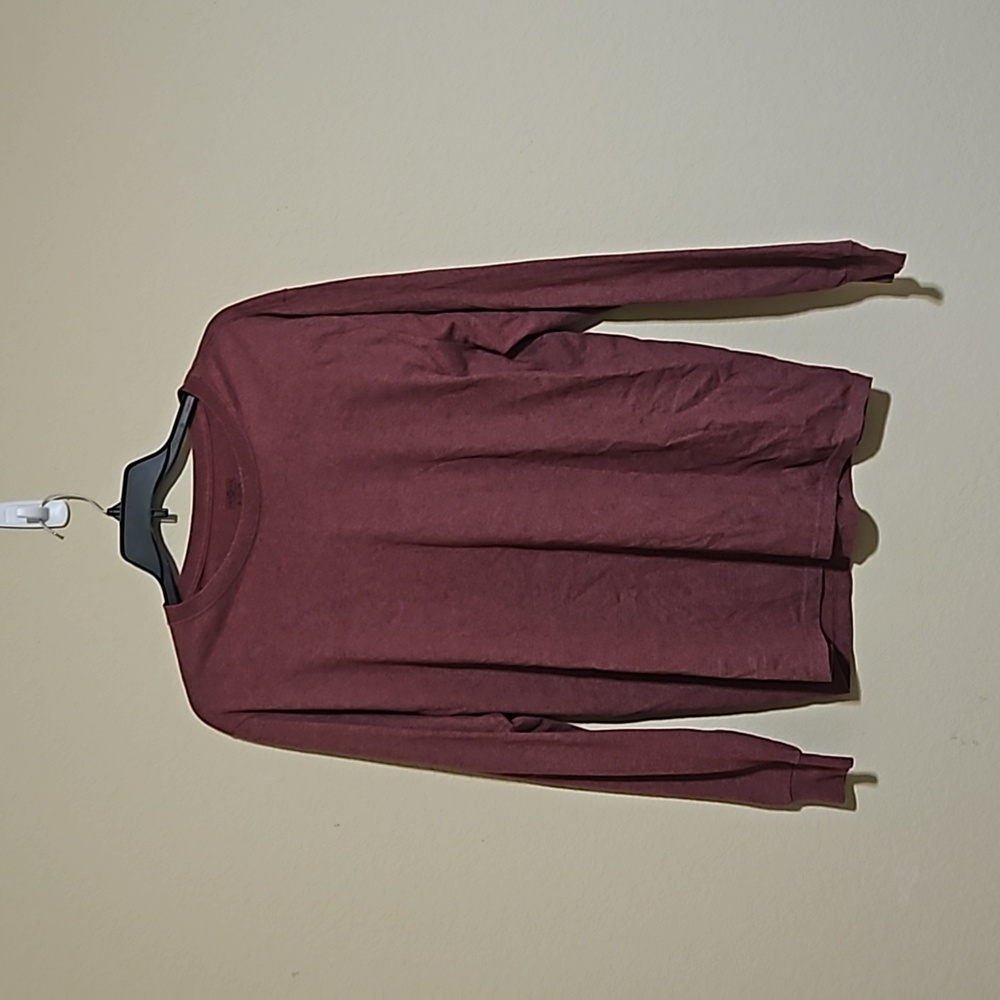 Men's maroon long sleeve